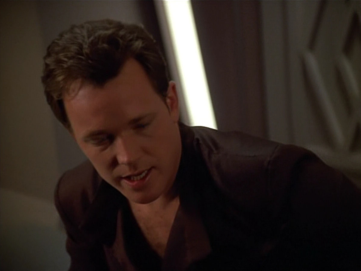 extant_StarTrek_VOY_4x09-YearOfHellPart2_02255.jpg