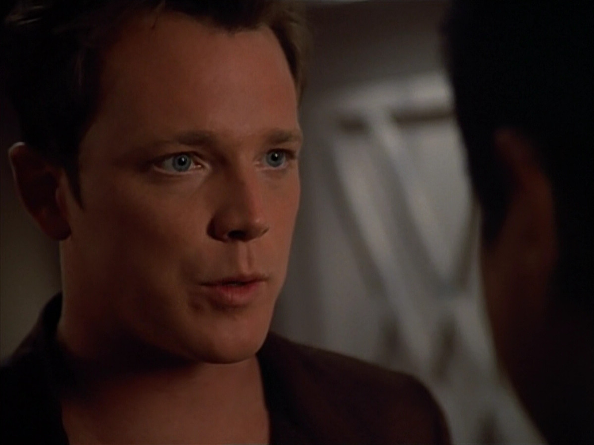 extant_StarTrek_VOY_4x09-YearOfHellPart2_02258.jpg