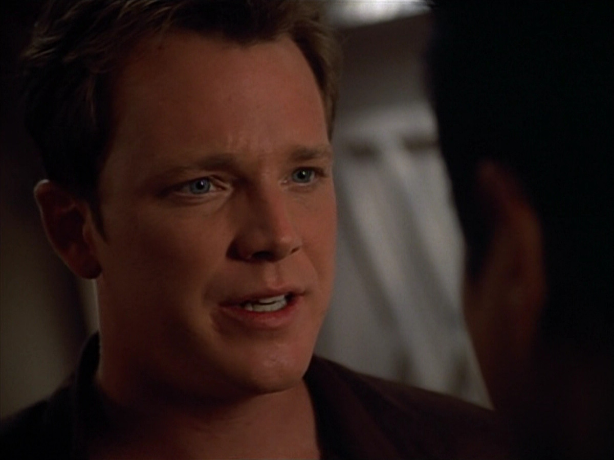 extant_StarTrek_VOY_4x09-YearOfHellPart2_02265.jpg