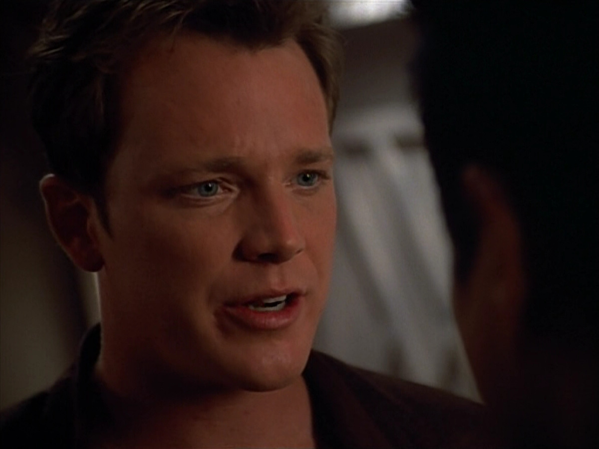 extant_StarTrek_VOY_4x09-YearOfHellPart2_02266.jpg