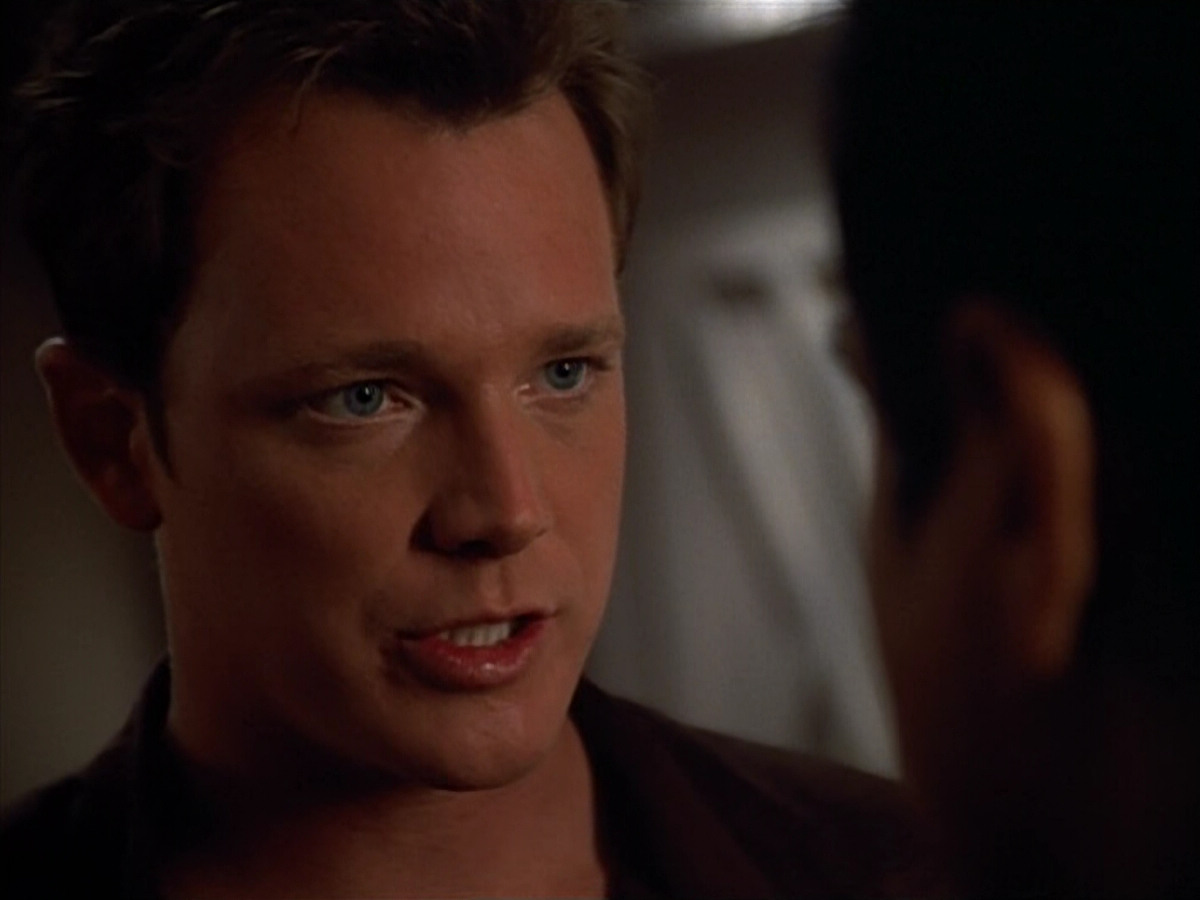 extant_StarTrek_VOY_4x09-YearOfHellPart2_02274.jpg
