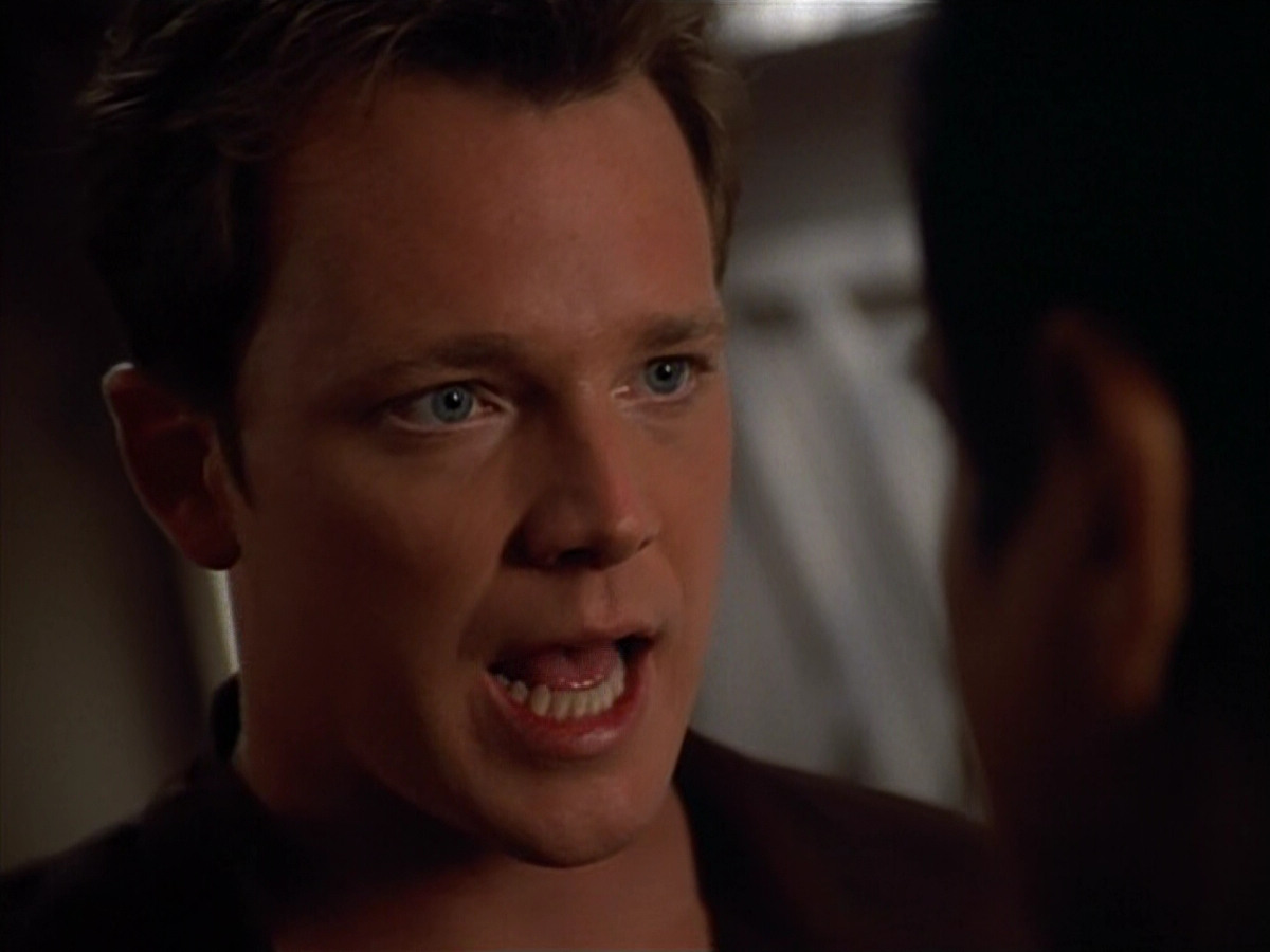 extant_StarTrek_VOY_4x09-YearOfHellPart2_02278.jpg