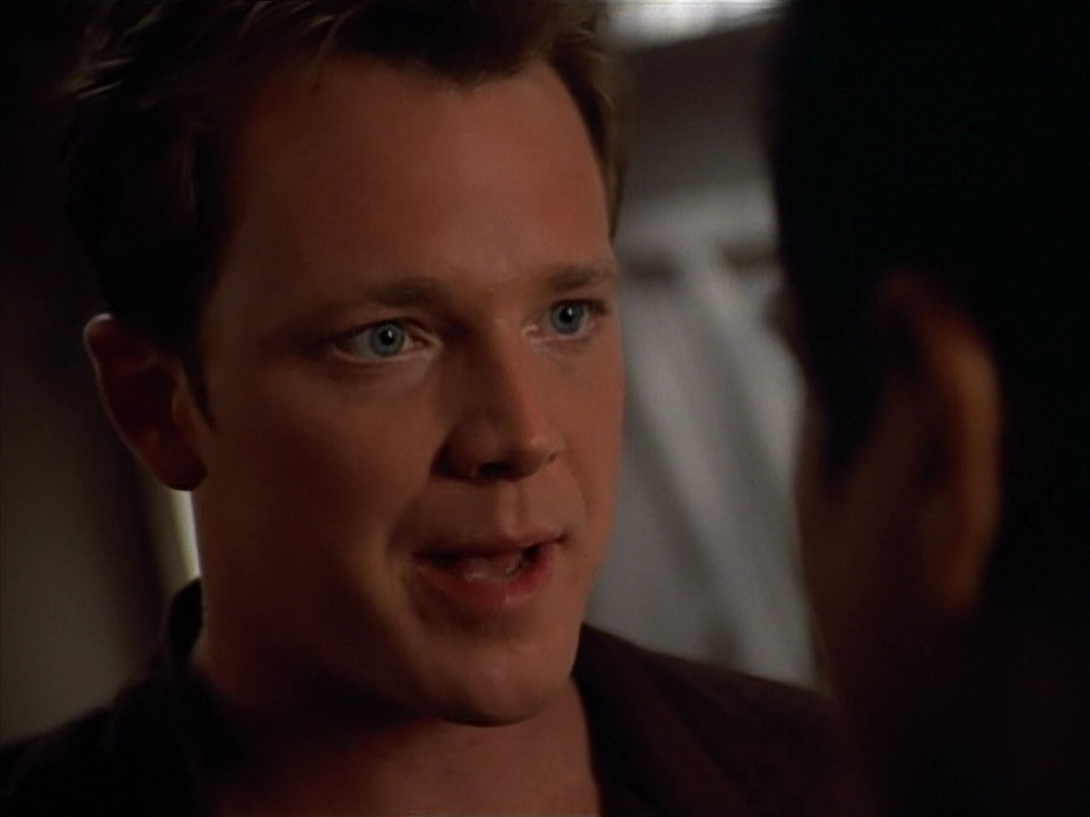 extant_StarTrek_VOY_4x09-YearOfHellPart2_02279.jpg