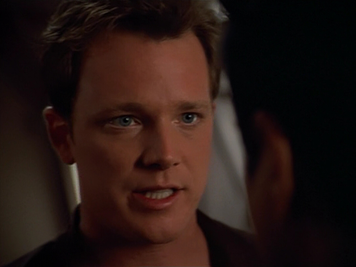 extant_StarTrek_VOY_4x09-YearOfHellPart2_02288.jpg