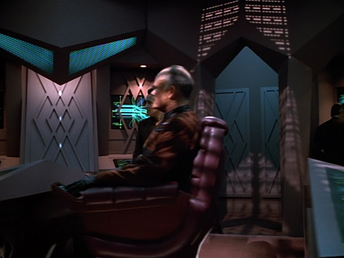 extant_StarTrek_VOY_4x09-YearOfHellPart2_02322.jpg
