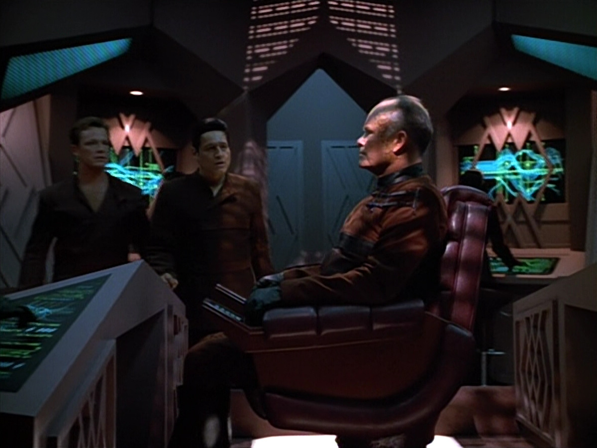 extant_StarTrek_VOY_4x09-YearOfHellPart2_02324.jpg