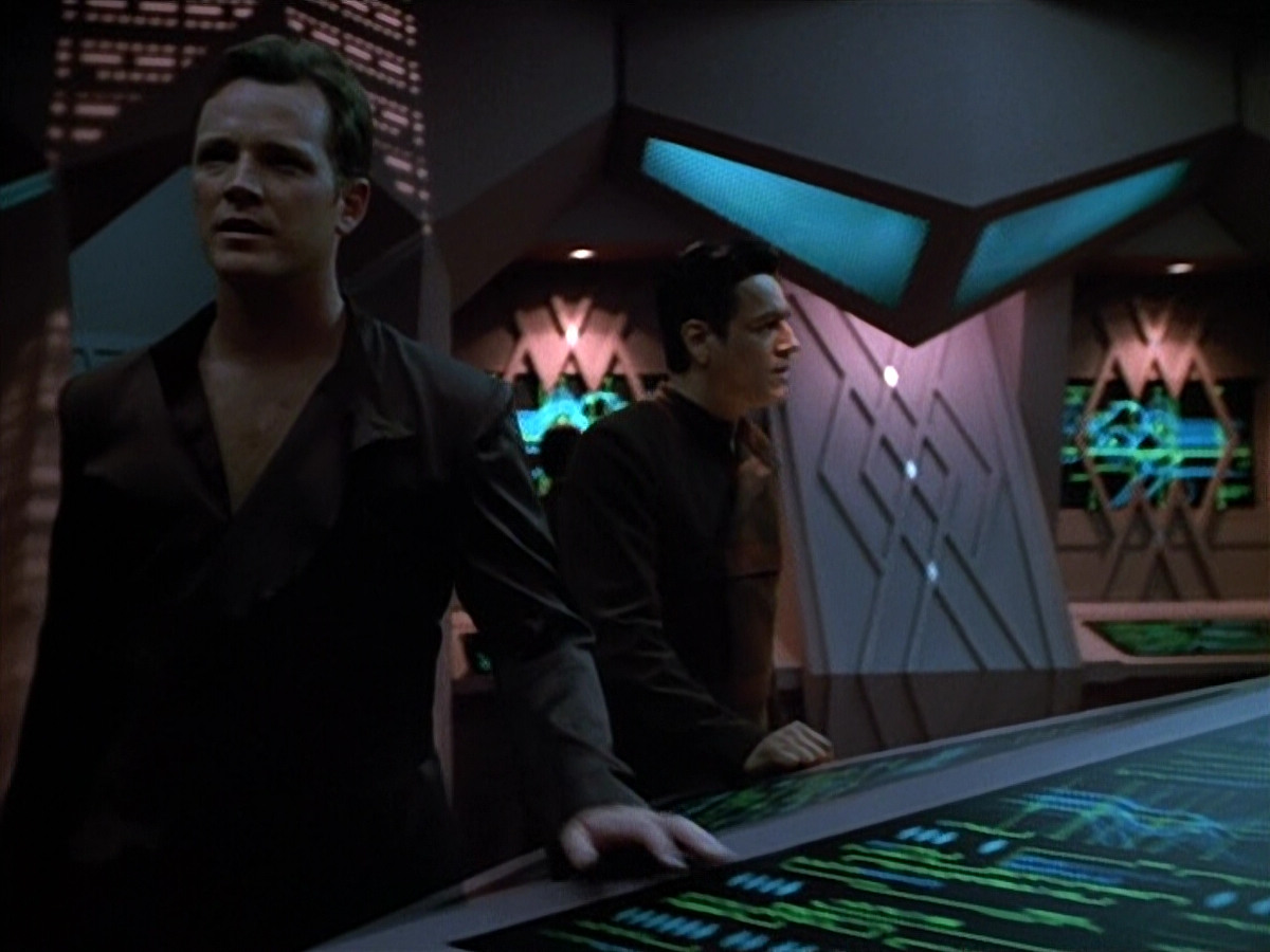extant_StarTrek_VOY_4x09-YearOfHellPart2_02330.jpg