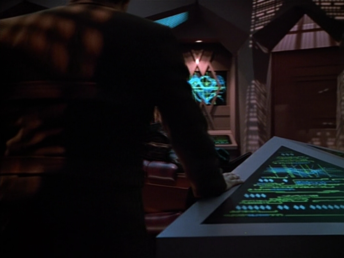 extant_StarTrek_VOY_4x09-YearOfHellPart2_02338.jpg