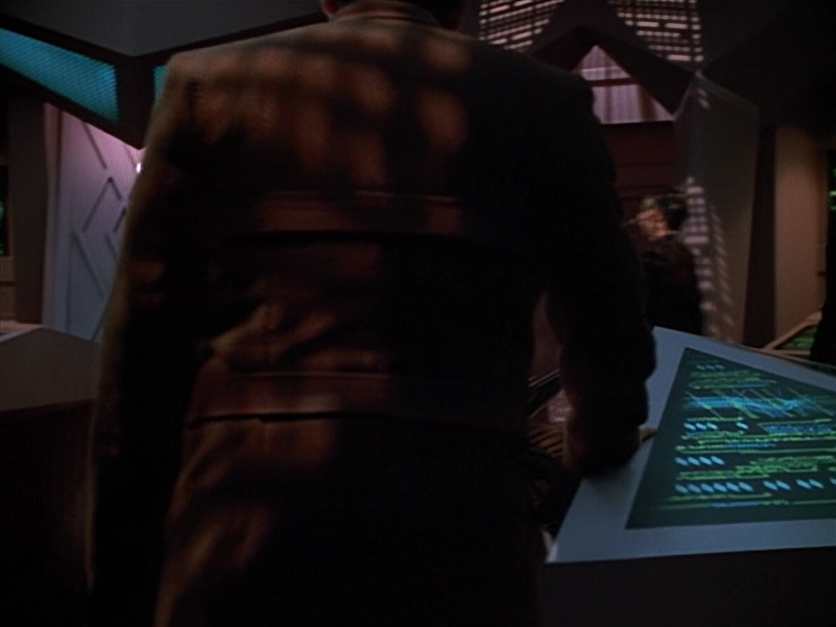 extant_StarTrek_VOY_4x09-YearOfHellPart2_02339.jpg