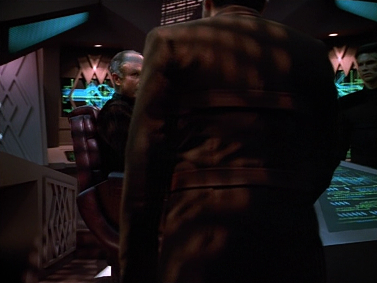 extant_StarTrek_VOY_4x09-YearOfHellPart2_02340.jpg