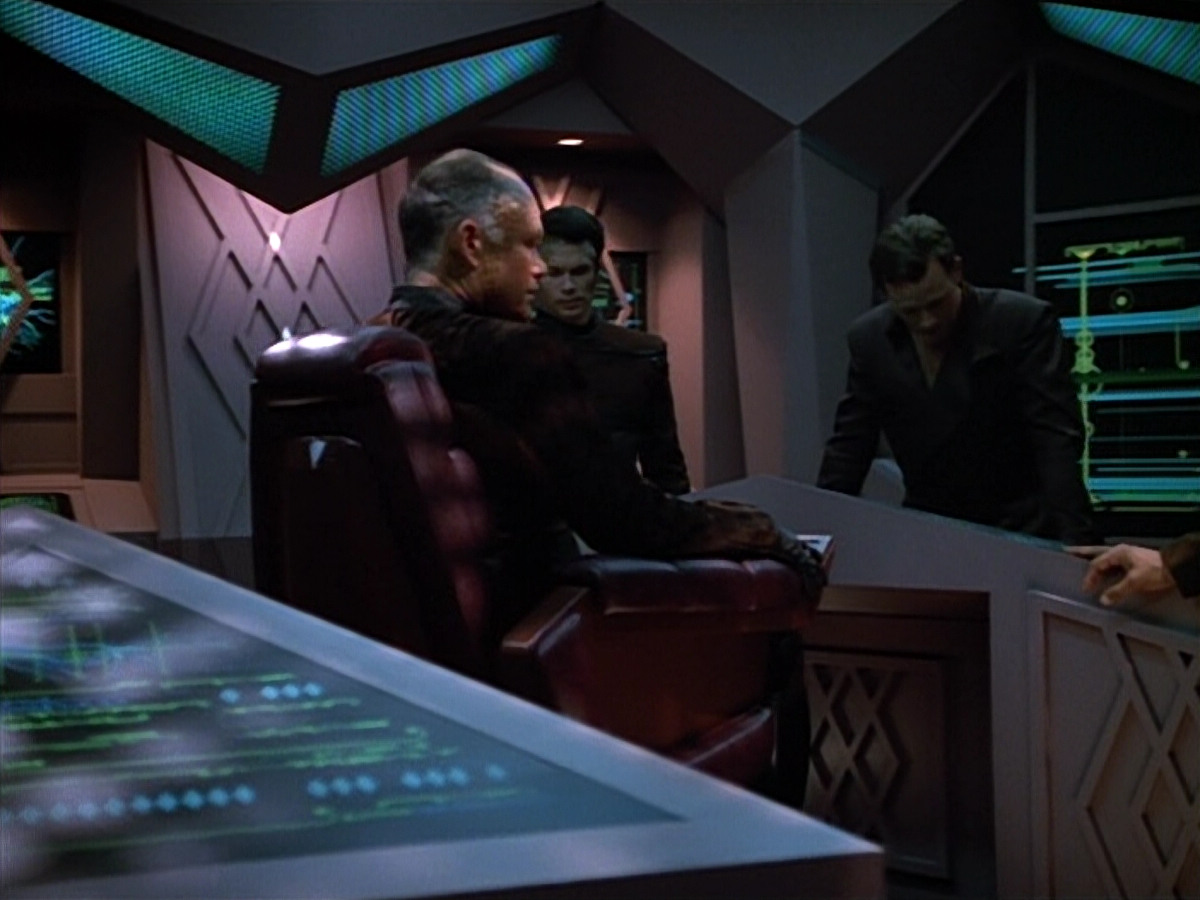 extant_StarTrek_VOY_4x09-YearOfHellPart2_02348.jpg