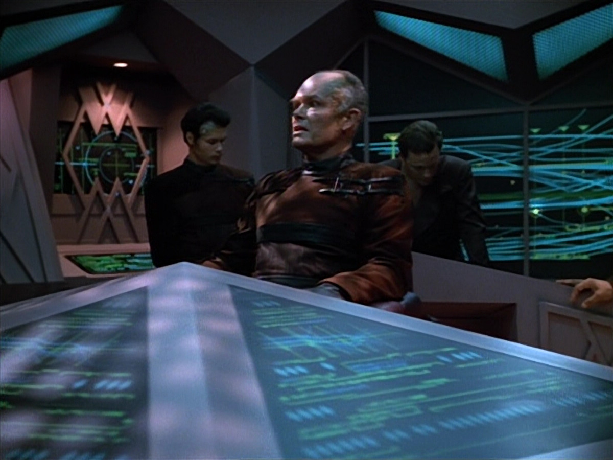 extant_StarTrek_VOY_4x09-YearOfHellPart2_02351.jpg