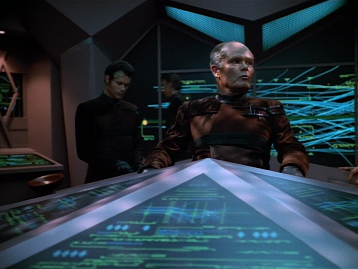 extant_StarTrek_VOY_4x09-YearOfHellPart2_02353.jpg