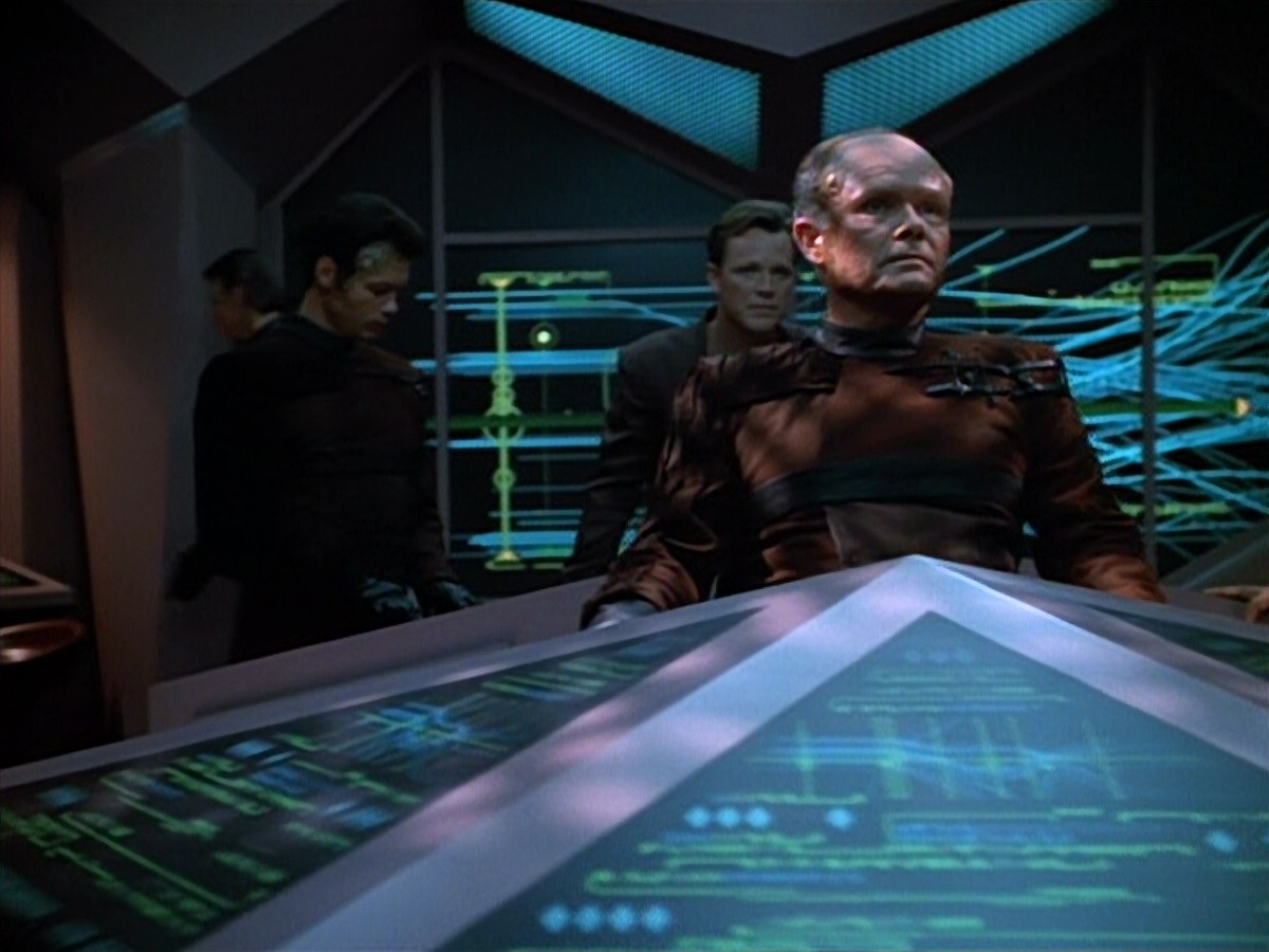 extant_StarTrek_VOY_4x09-YearOfHellPart2_02354.jpg