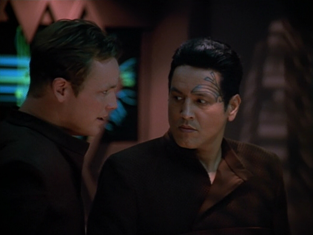 extant_StarTrek_VOY_4x09-YearOfHellPart2_02361.jpg