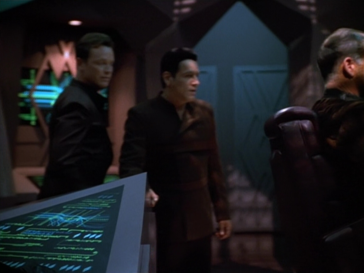 extant_StarTrek_VOY_4x09-YearOfHellPart2_02366.jpg