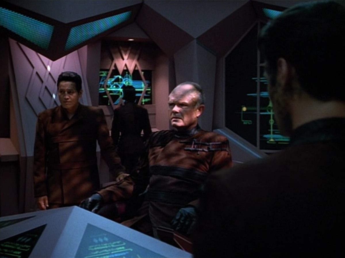 extant_StarTrek_VOY_4x09-YearOfHellPart2_02395.jpg
