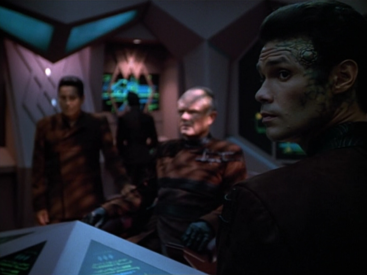 extant_StarTrek_VOY_4x09-YearOfHellPart2_02396.jpg