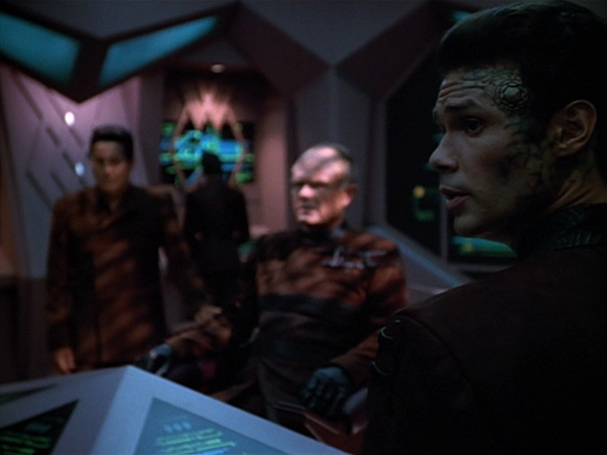 extant_StarTrek_VOY_4x09-YearOfHellPart2_02397.jpg