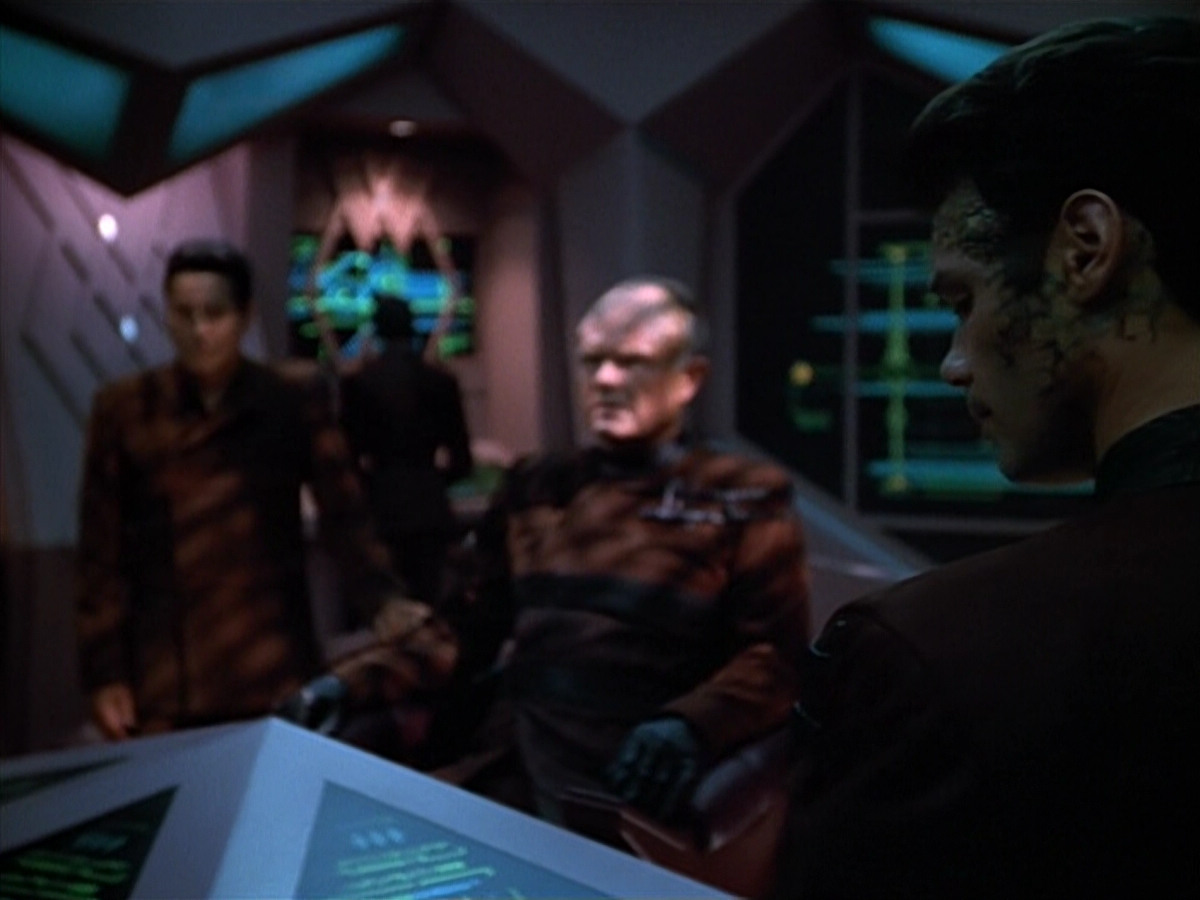 extant_StarTrek_VOY_4x09-YearOfHellPart2_02398.jpg