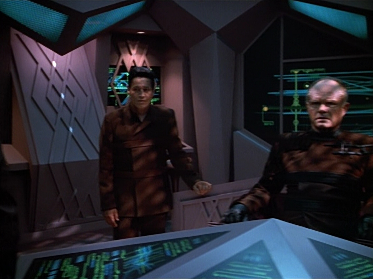 extant_StarTrek_VOY_4x09-YearOfHellPart2_02402.jpg