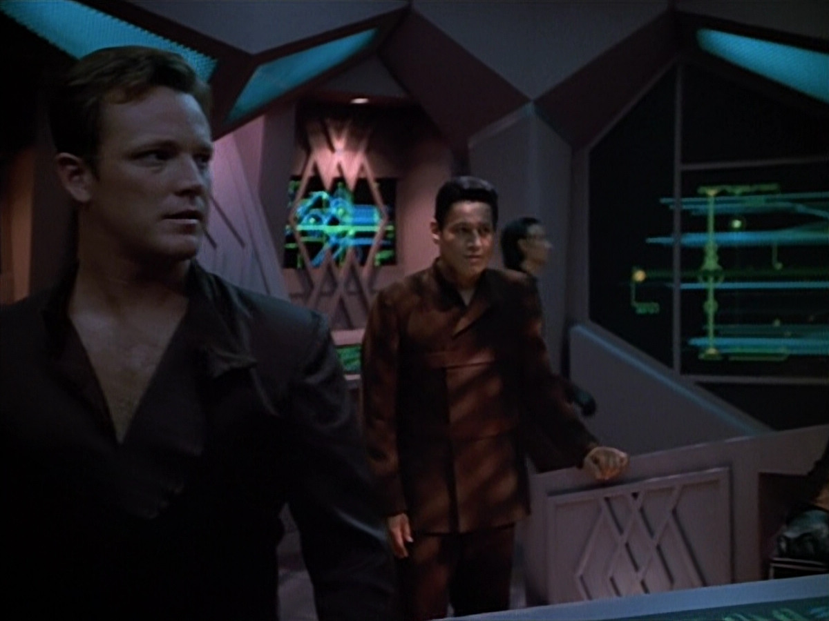 extant_StarTrek_VOY_4x09-YearOfHellPart2_02404.jpg