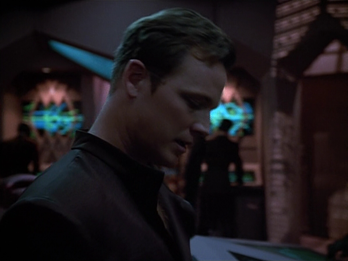 extant_StarTrek_VOY_4x09-YearOfHellPart2_02410.jpg