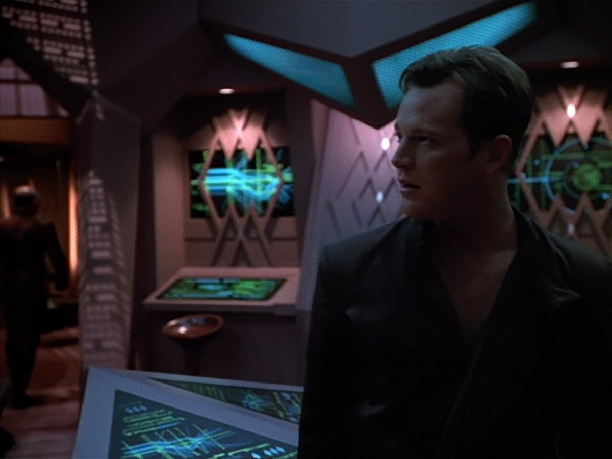 extant_StarTrek_VOY_4x09-YearOfHellPart2_02415.jpg