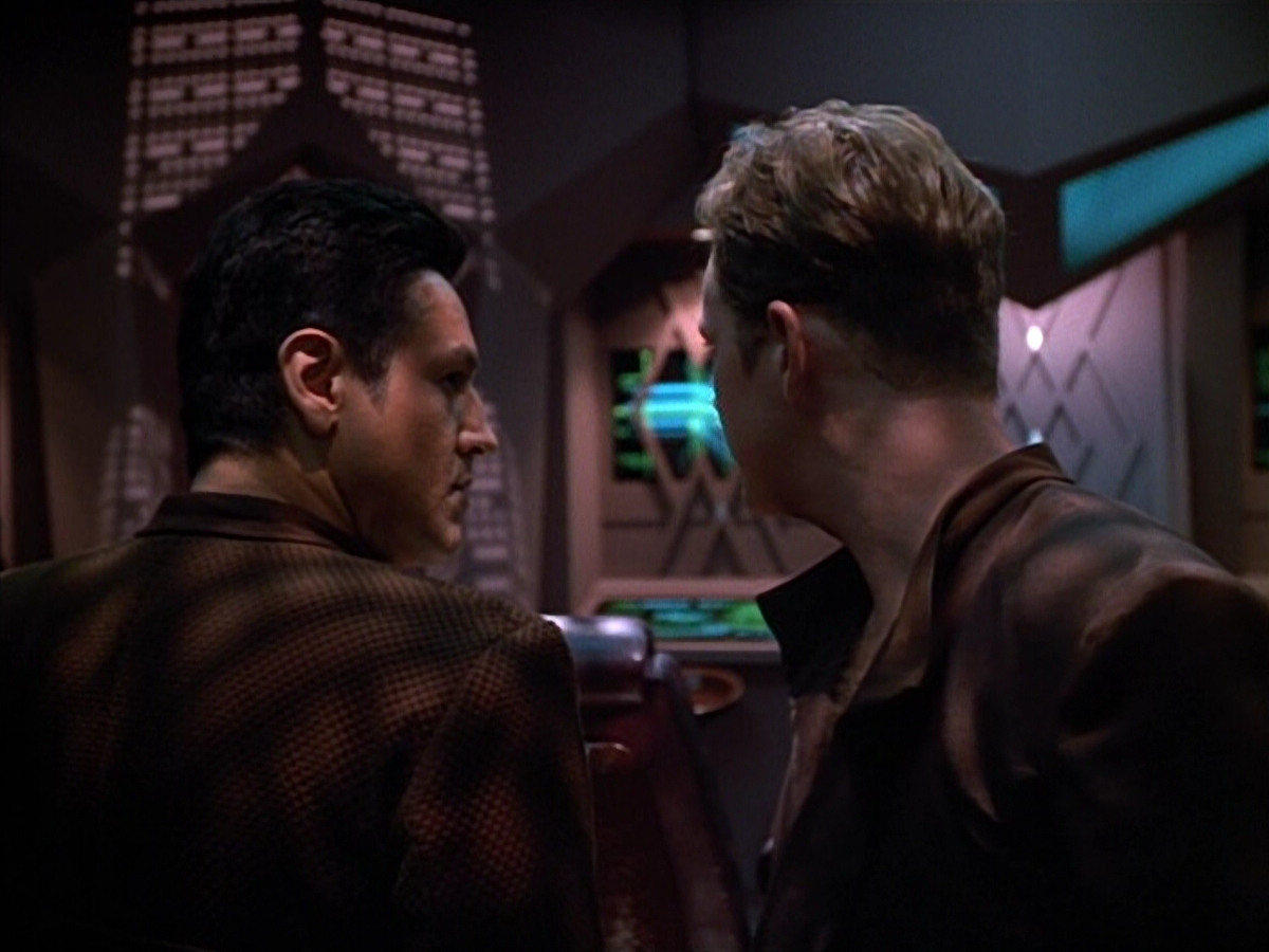 extant_StarTrek_VOY_4x09-YearOfHellPart2_02424.jpg