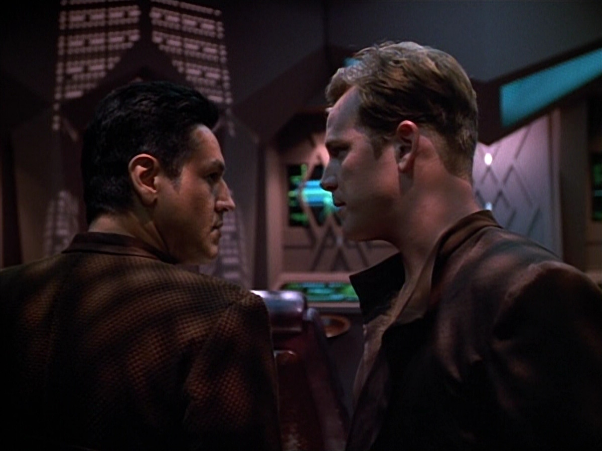extant_StarTrek_VOY_4x09-YearOfHellPart2_02426.jpg
