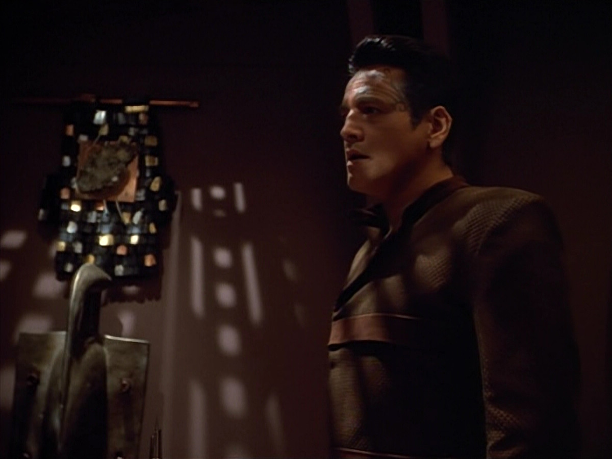 extant_StarTrek_VOY_4x09-YearOfHellPart2_02522.jpg