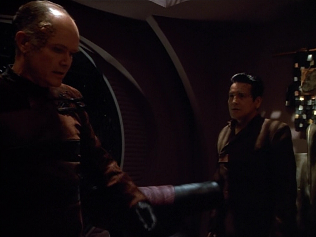 extant_StarTrek_VOY_4x09-YearOfHellPart2_02564.jpg