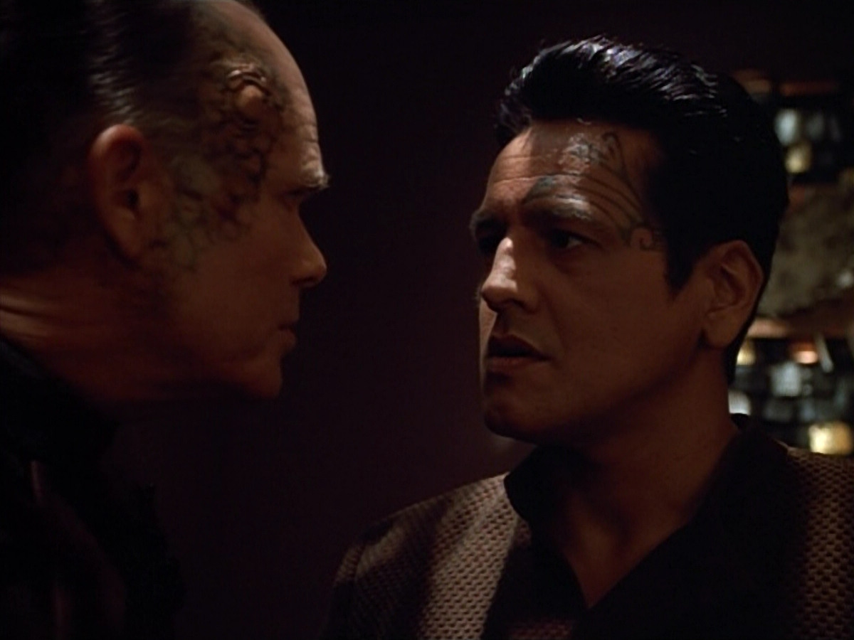extant_StarTrek_VOY_4x09-YearOfHellPart2_02615.jpg