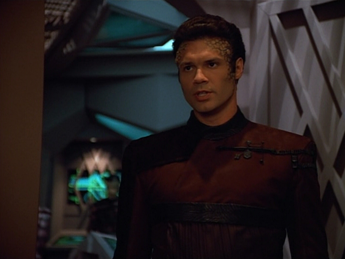 extant_StarTrek_VOY_4x09-YearOfHellPart2_02636.jpg