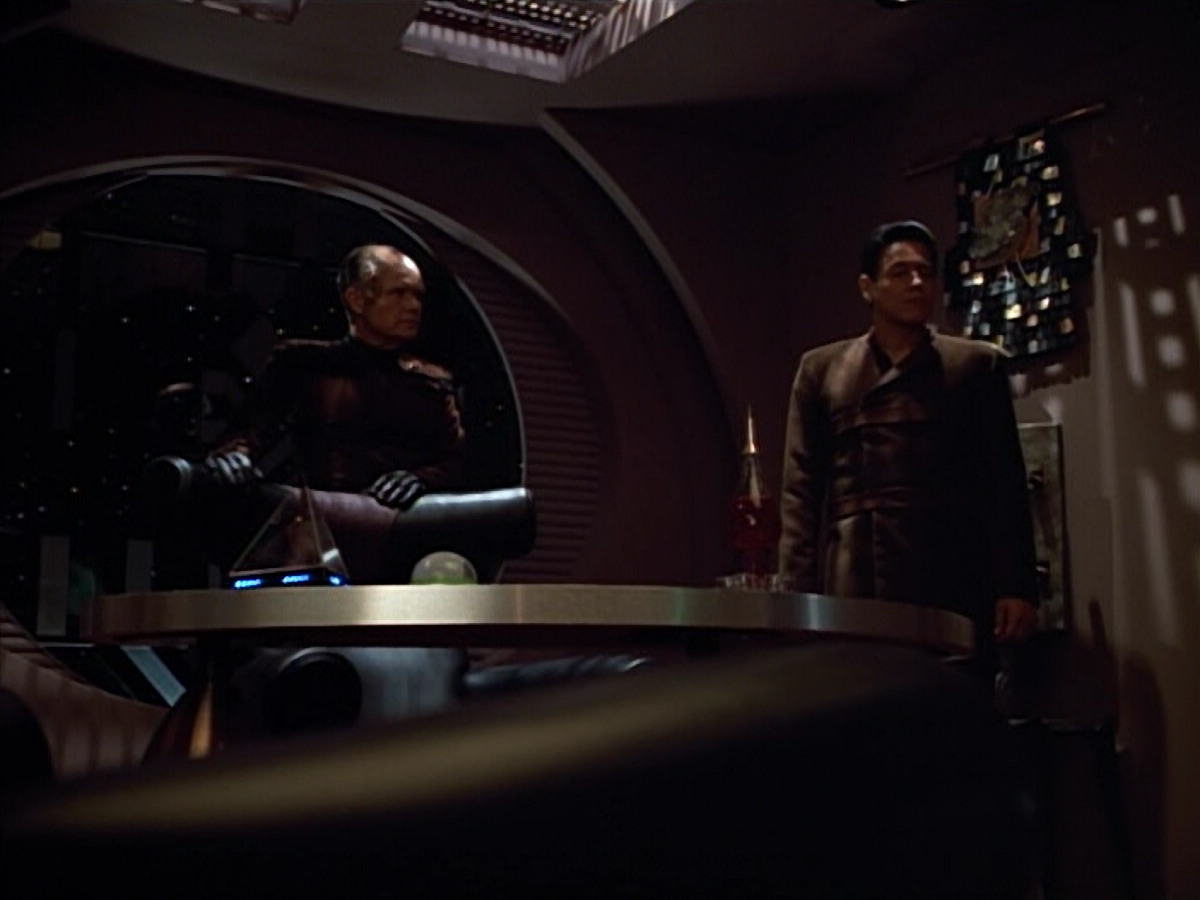 extant_StarTrek_VOY_4x09-YearOfHellPart2_02644.jpg