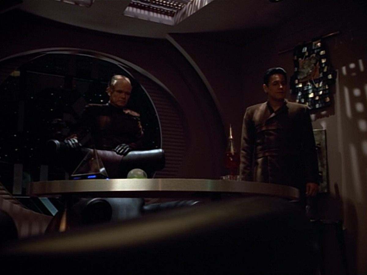 extant_StarTrek_VOY_4x09-YearOfHellPart2_02656.jpg