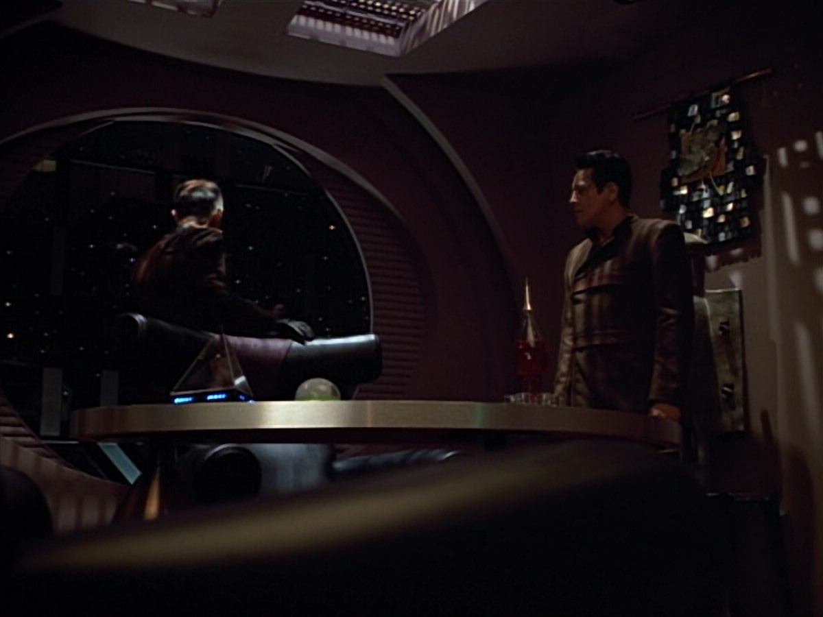 extant_StarTrek_VOY_4x09-YearOfHellPart2_02681.jpg