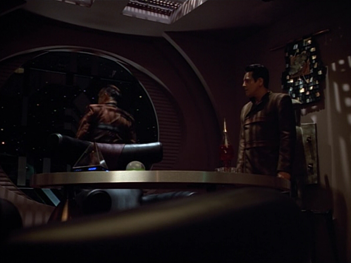 extant_StarTrek_VOY_4x09-YearOfHellPart2_02683.jpg