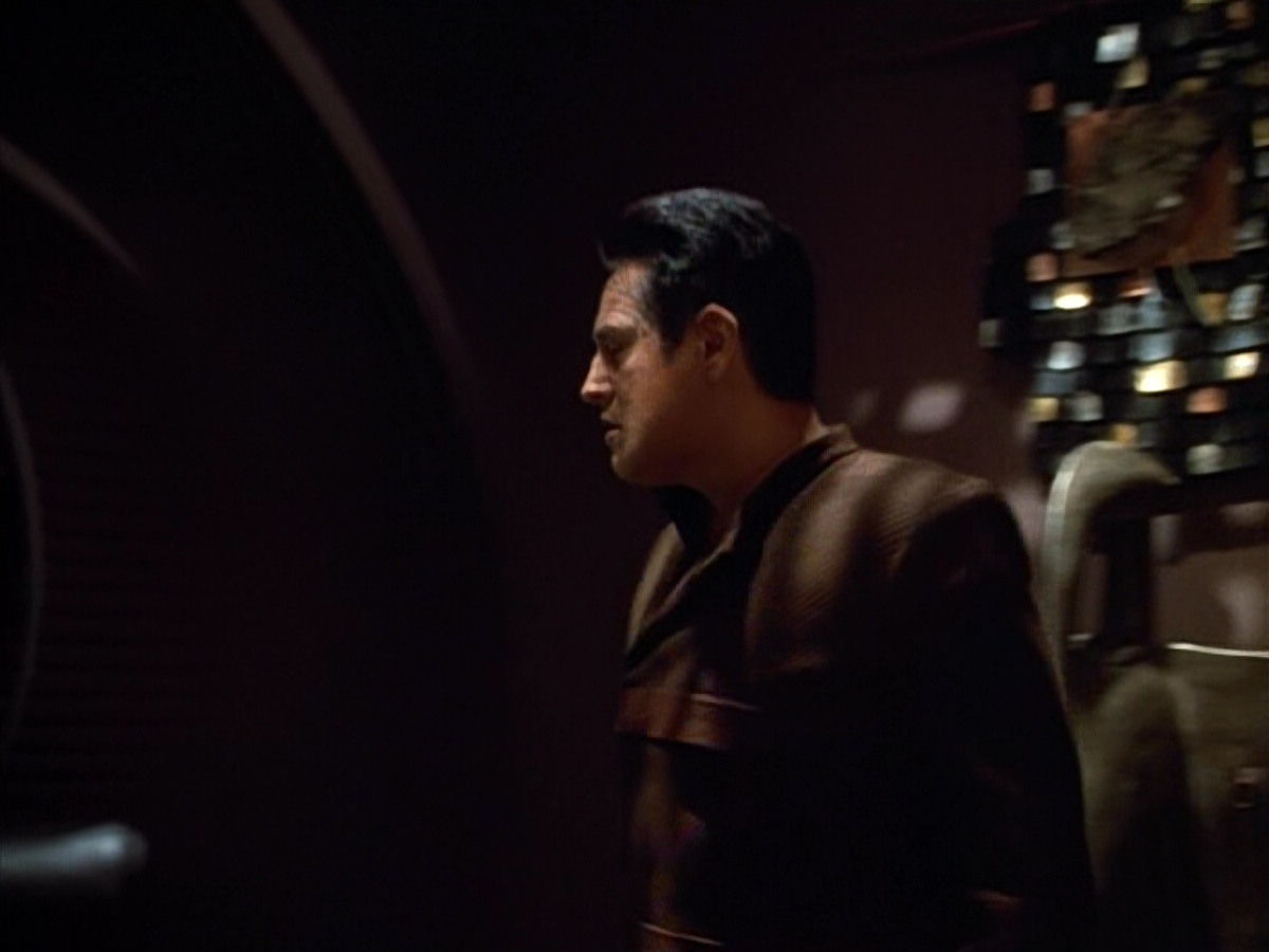 extant_StarTrek_VOY_4x09-YearOfHellPart2_02684.jpg