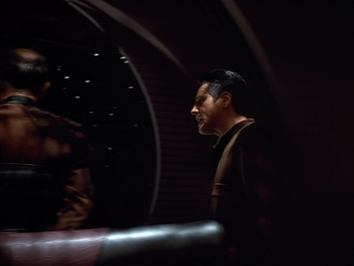extant_StarTrek_VOY_4x09-YearOfHellPart2_02685.jpg