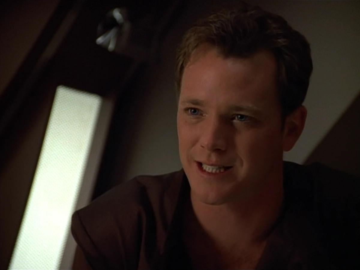 extant_StarTrek_VOY_4x09-YearOfHellPart2_02729.jpg