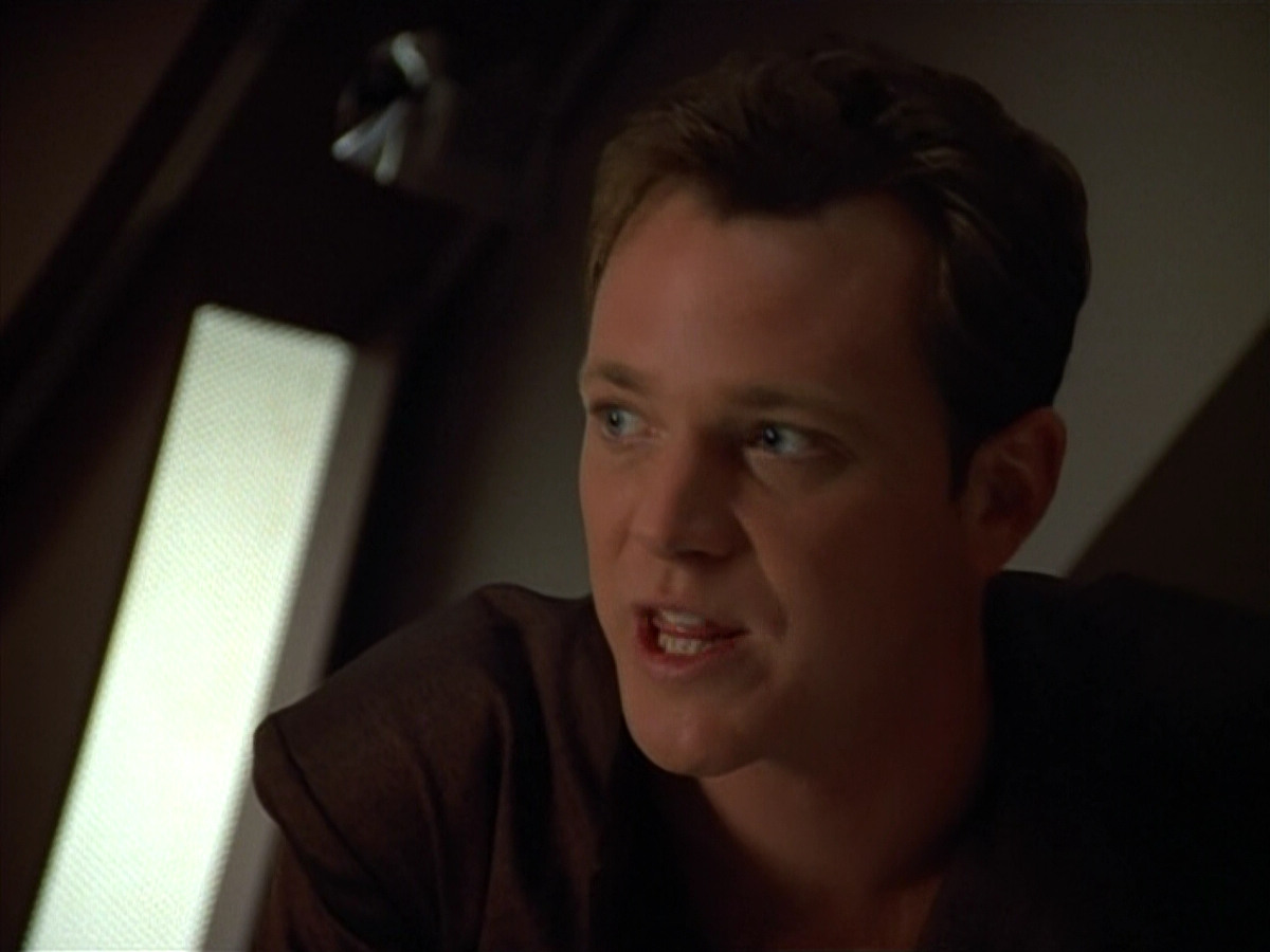 extant_StarTrek_VOY_4x09-YearOfHellPart2_02733.jpg
