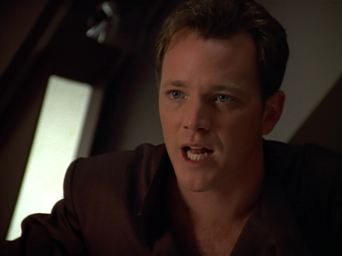 extant_StarTrek_VOY_4x09-YearOfHellPart2_02744.jpg