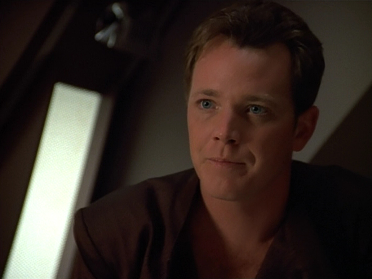 extant_StarTrek_VOY_4x09-YearOfHellPart2_02746.jpg