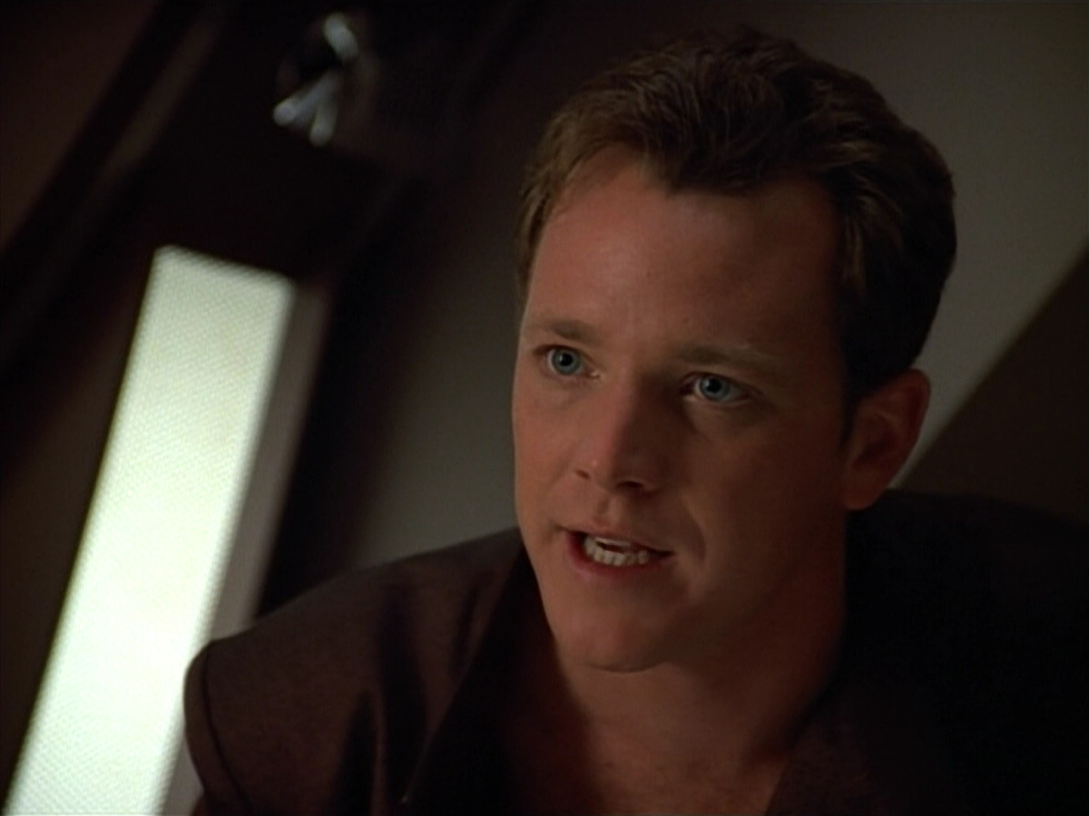 extant_StarTrek_VOY_4x09-YearOfHellPart2_02748.jpg