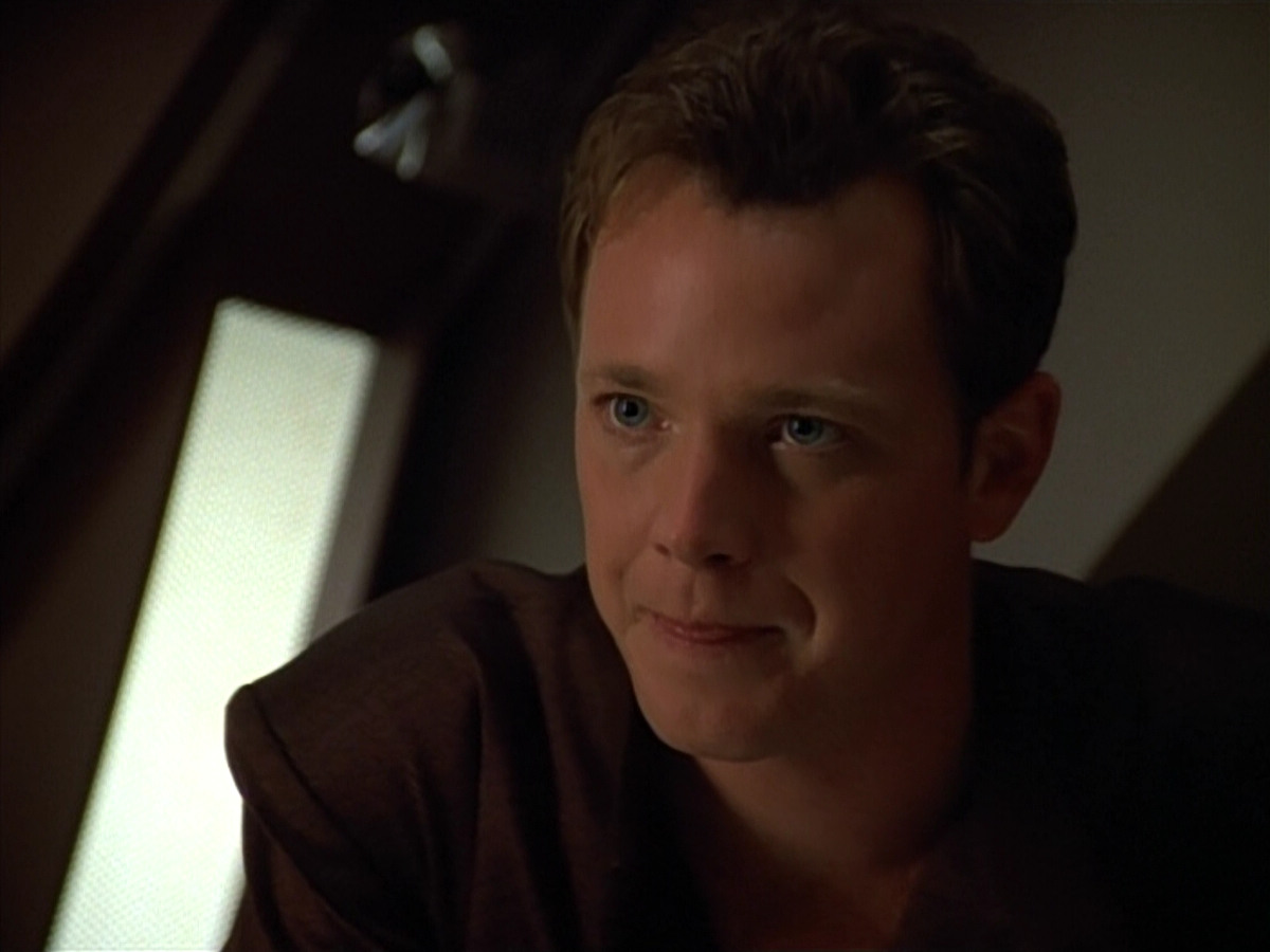 extant_StarTrek_VOY_4x09-YearOfHellPart2_02761.jpg