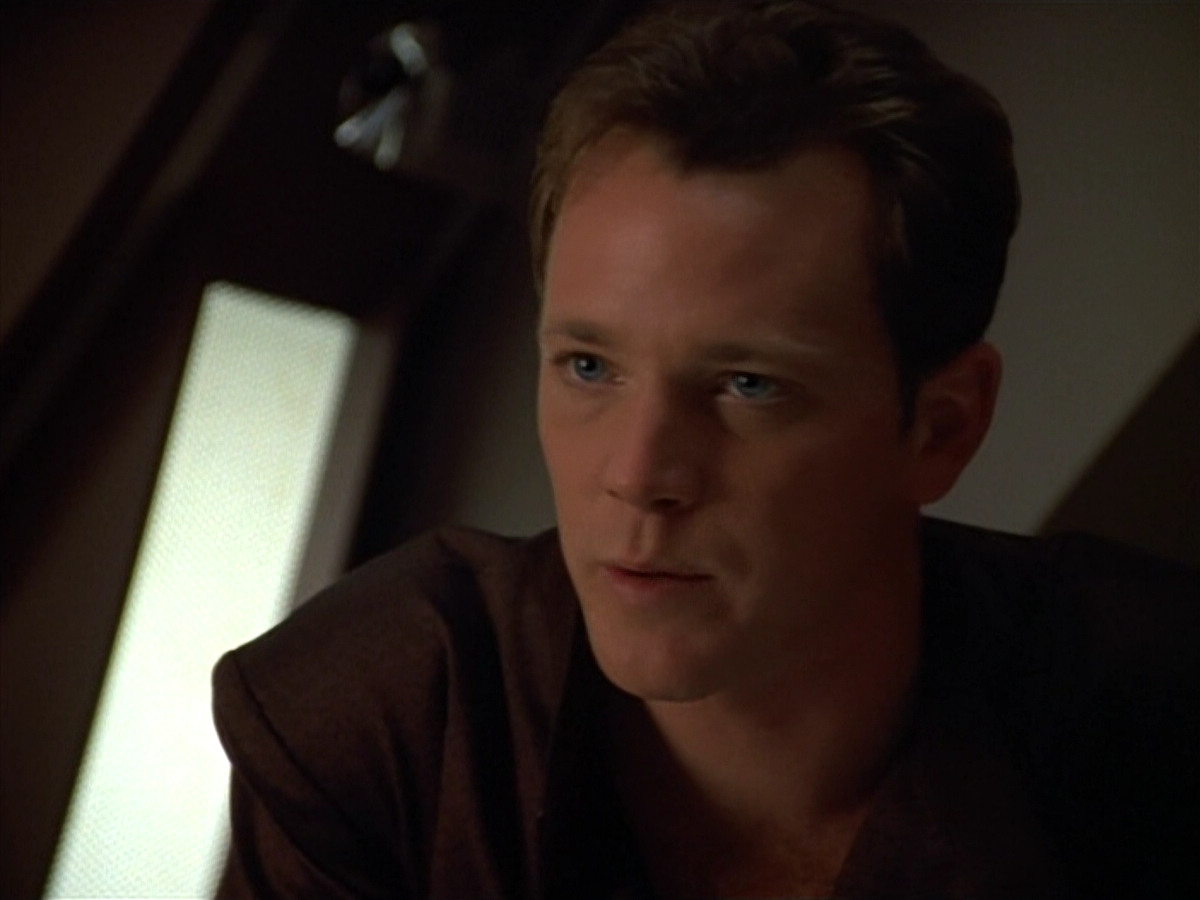 extant_StarTrek_VOY_4x09-YearOfHellPart2_02762.jpg