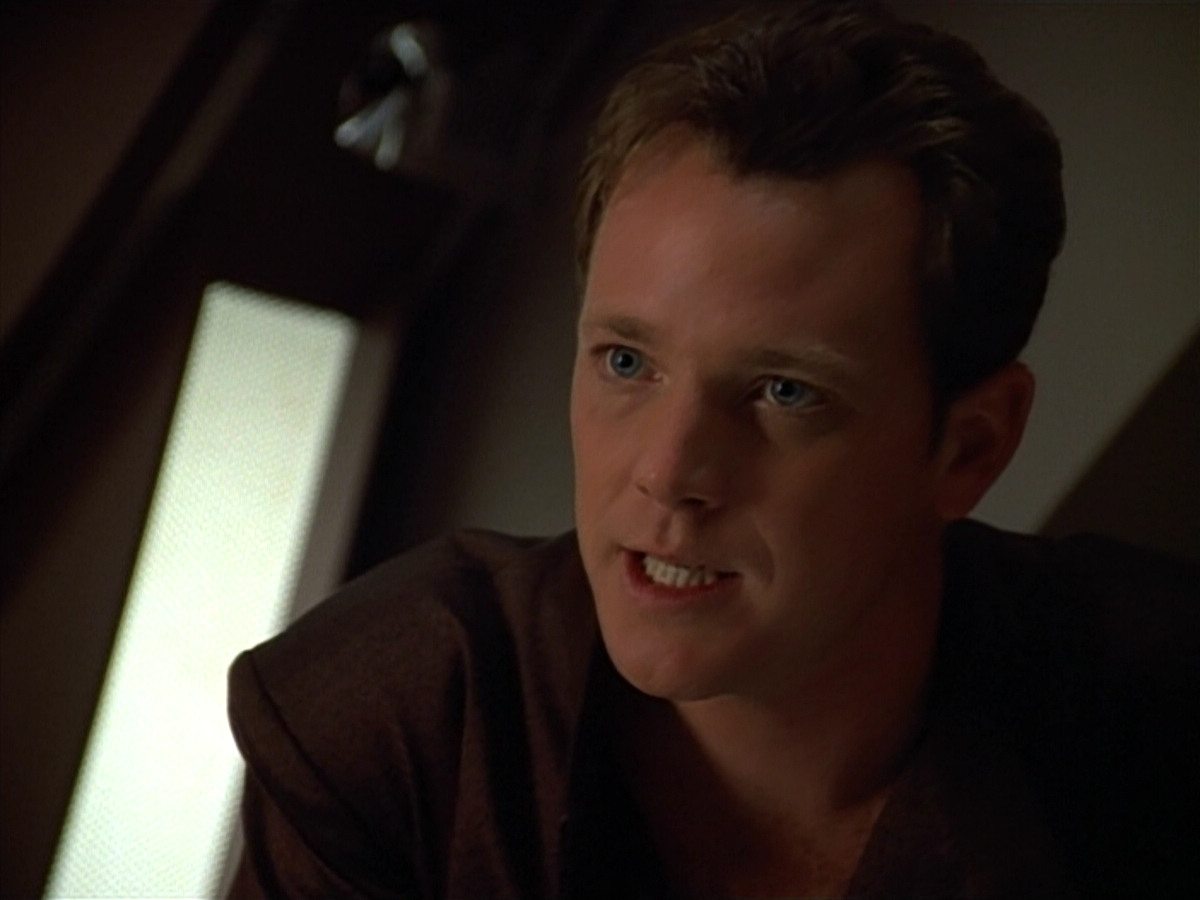 extant_StarTrek_VOY_4x09-YearOfHellPart2_02764.jpg