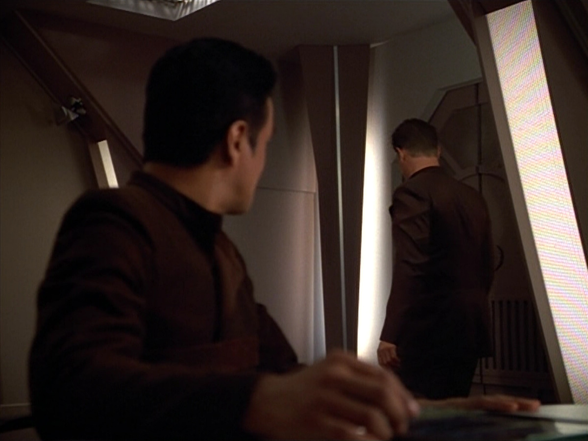 extant_StarTrek_VOY_4x09-YearOfHellPart2_02828.jpg