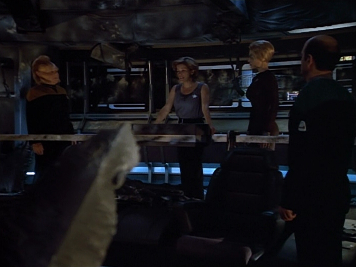 extant_StarTrek_VOY_4x09-YearOfHellPart2_02850.jpg